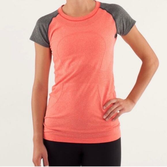 Lululemon Run: Swiftly Tech Short Sleeve in Love Red / Deep Coal‎ Size 6 - Picture 1 of 8
